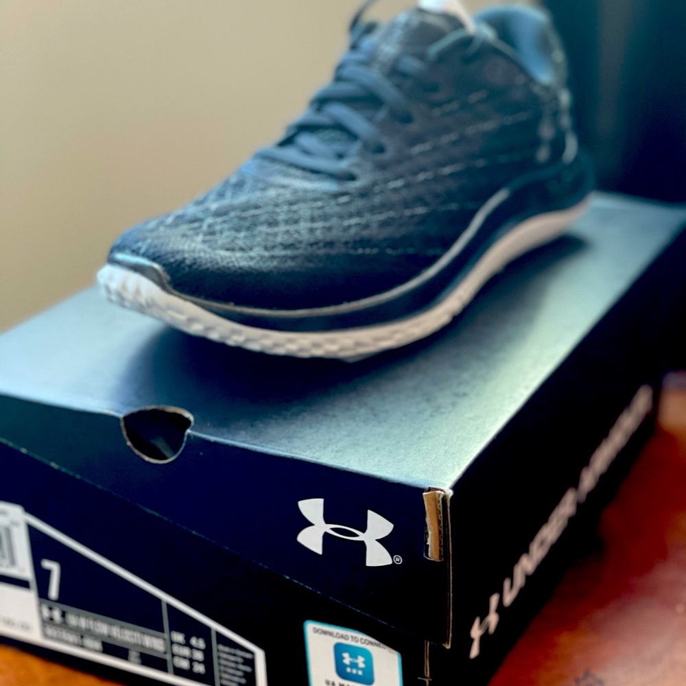 New Under Armour Flow Velocity Wind women’s size 7